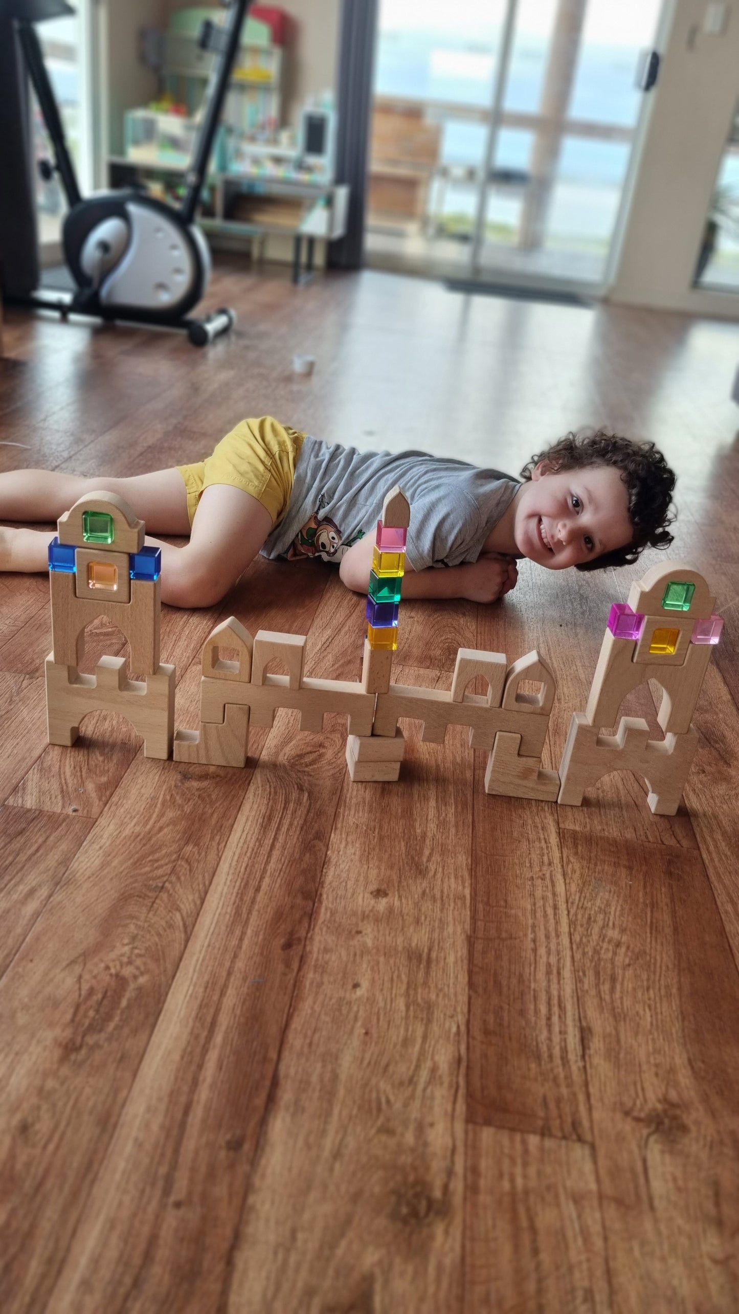 Castle Bundle: Castle and 60 pieces High Quality Lucite Cubes